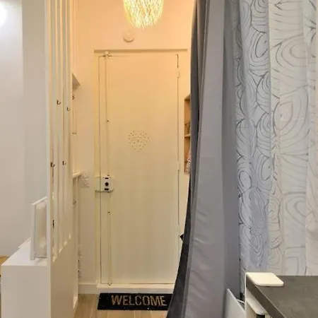 Tiny Cosy Studio Namastay In Trendy Canal St Martin Area Paris Exterior foto
