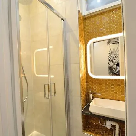 Tiny Cosy Studio Namastay In Trendy Canal St Martin Area Paris Exterior foto